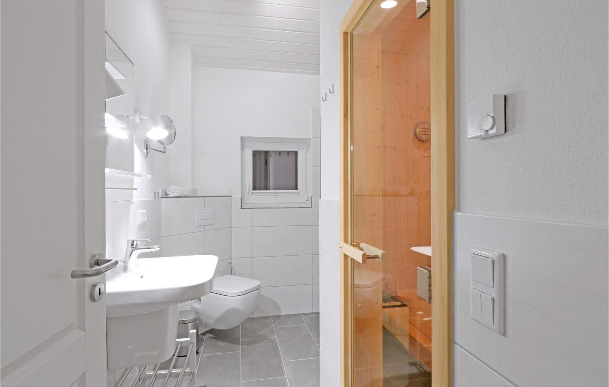 3 Bedroom Stunning Home In Krems Ii-Warderbrueck Gols Dış mekan fotoğraf